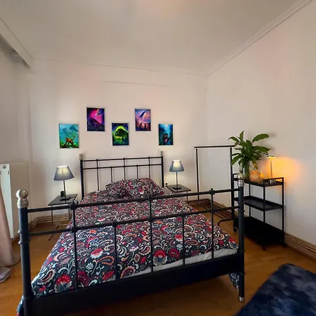 Spacious Artistic Flat With Private Parking *