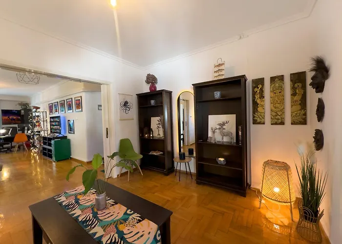 Spacious Artistic Flat With Private Parking * Θεσσαλονίκη