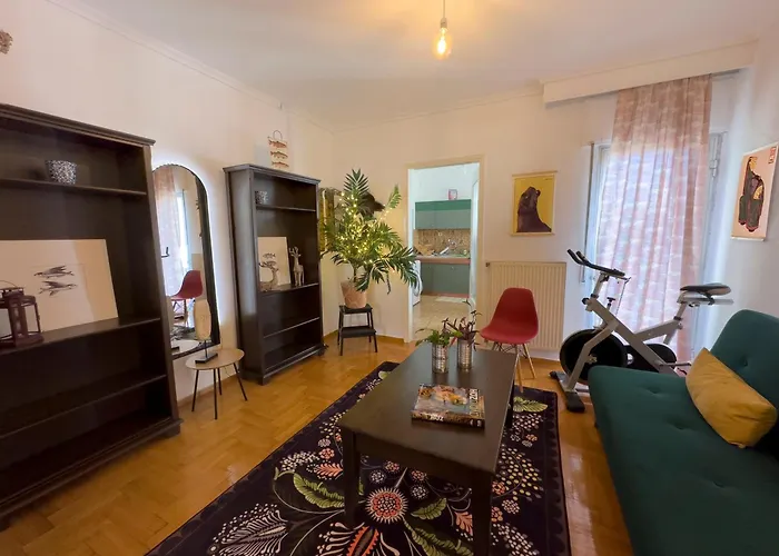 Spacious Artistic Flat With Private Parking