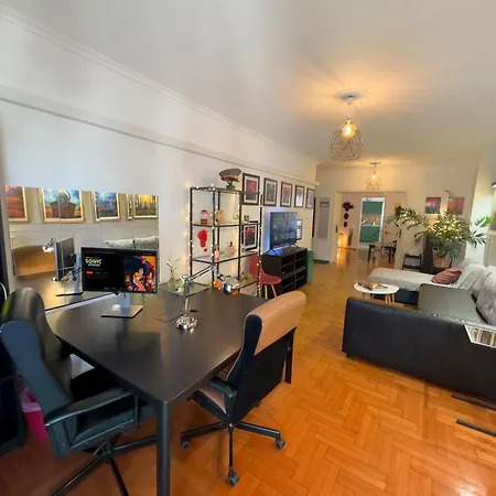 Spacious Artistic Flat With Private Parking 아파트 테살로니키