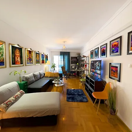 Spacious Artistic Flat With Private Parking * 테살로니키