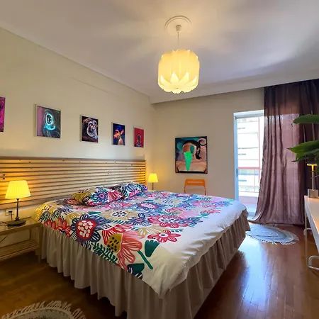 Spacious Artistic Flat With Private Parking 아파트