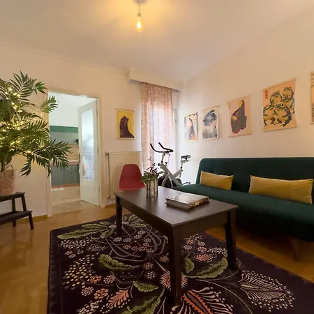 Spacious Artistic Flat With Private Parking Lägenhet *
