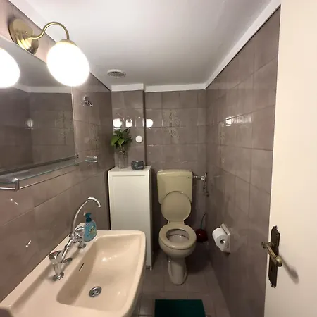 아파트 Spacious Artistic Flat With Private Parking *