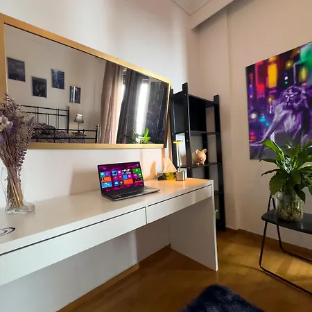 Spacious Artistic Flat With Private Parking شقة