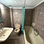 Апартаменты Spacious Artistic Flat With Private Parking