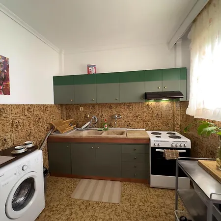 Spacious Artistic Flat With Private Parking Апартаменты Салоники